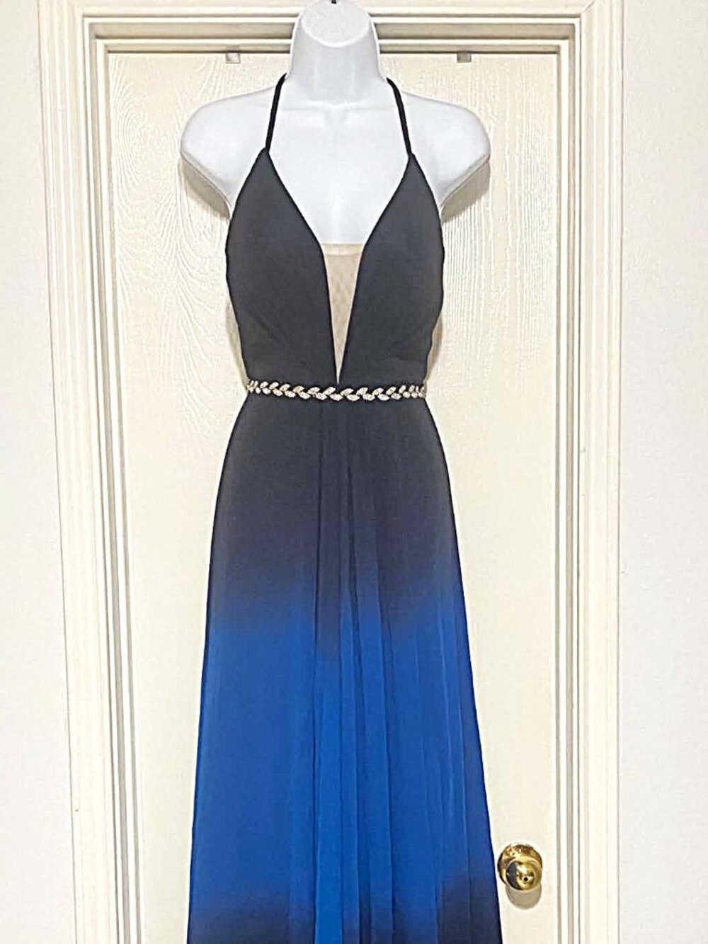 Betsy & Adam Women's Sleeveless Back String Ombre Formal Prom Jewelled Gown Sz 8